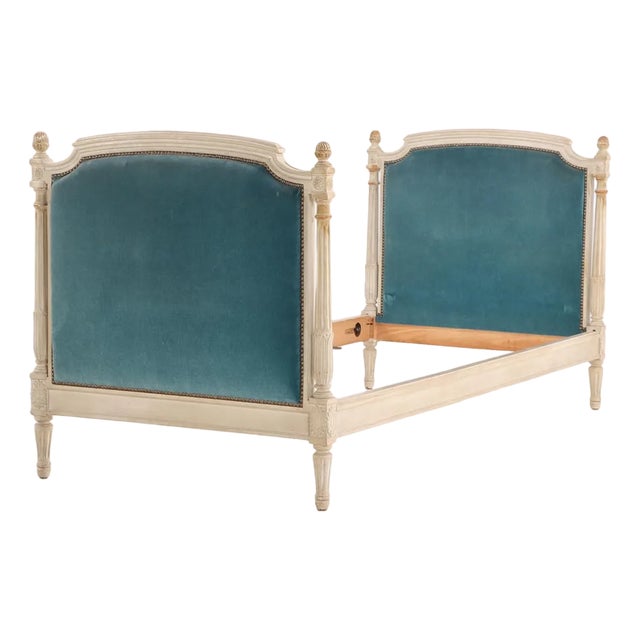 A French Painted Louis XVI-Style Daybed, C. 1920. For Sale