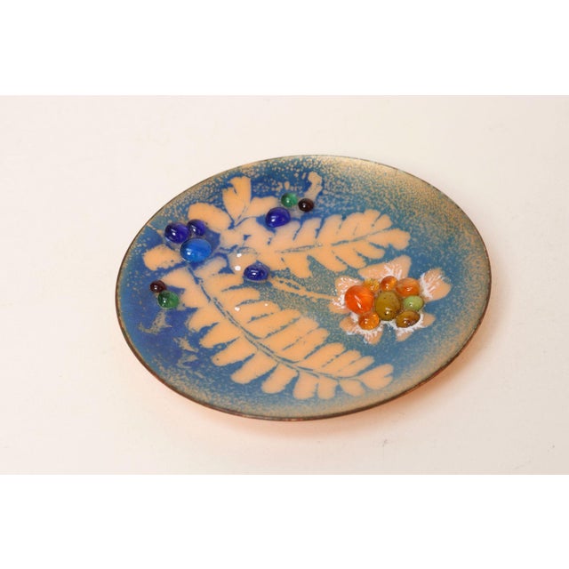 Mid-Century Modern Small Mid-Century American Modern Blue and Peach Botanical Enamel on Copper Dish For Sale - Image 3 of 11