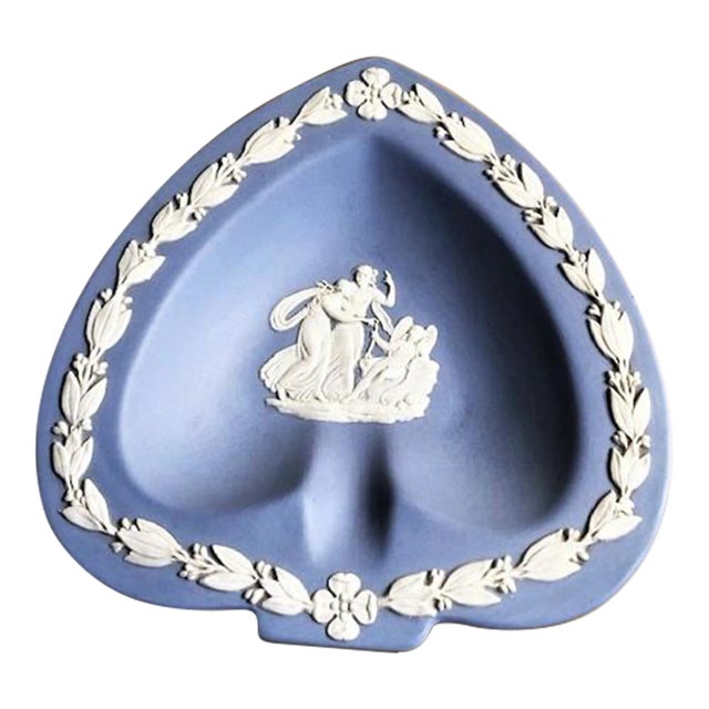 Vintage 1952 Wedgwood Blue Jasperware Spade-Shaped Trinket Dish For Sale