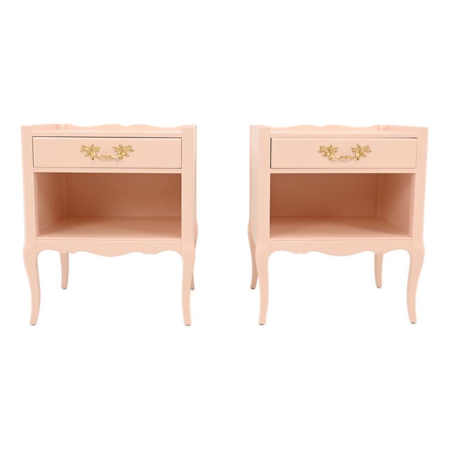 Henredon French Provincial Louis XV Style Pink Lacquered Nightstands, Pair | Newly Refinished For Sale