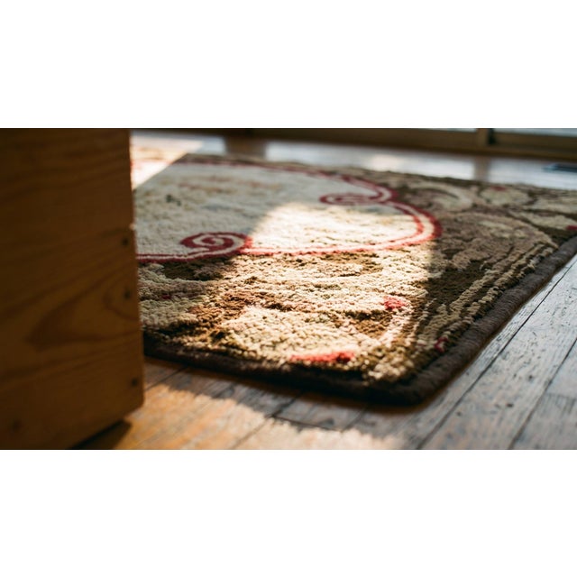 Late 19th Century 1890s Ivory Floral Folk Art Antique American Hooked Rug 2' 6" X 4' 0" Handknotted Wool Carpet For Sale - Image 5 of 7