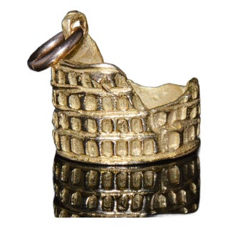 Italian 750 18k Solid Gold Roman Colosseum Charm Pendant For Sale