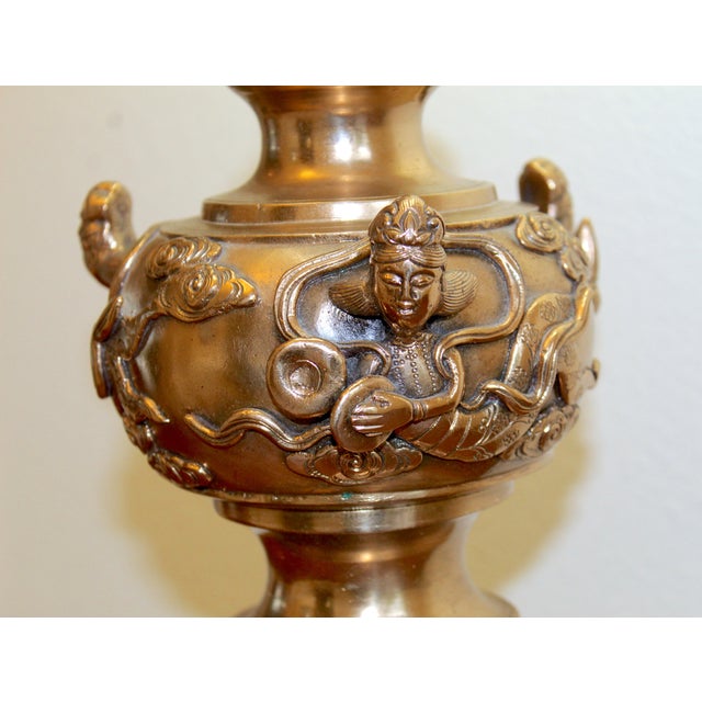 Vintage Asian Figural Brass Table Lamp With Milk Glass Globe Shade – Hollywood Regency Chinoiserie Lighting For Sale - Image 14 of 16