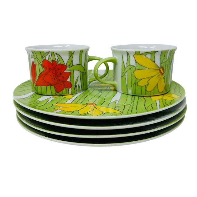 Step back into the 1970s with this vibrant, hand-painted dinnerware set from the iconic Franci Villa Vanilla "Palm Beach"...