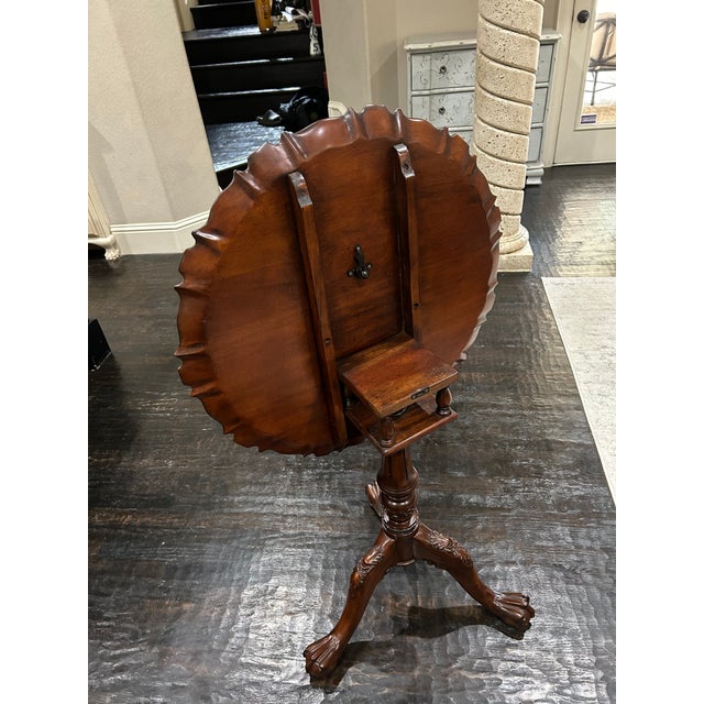 19th Century Pie Crust Pedestal Lamp, End Table For Sale - Image 4 of 4