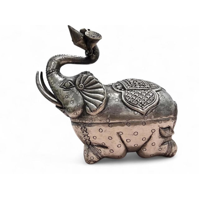 Gold Antique Indian Silver Elephant Boxes with Floral Decoration, 1890, Set of 2 For Sale - Image 8 of 15