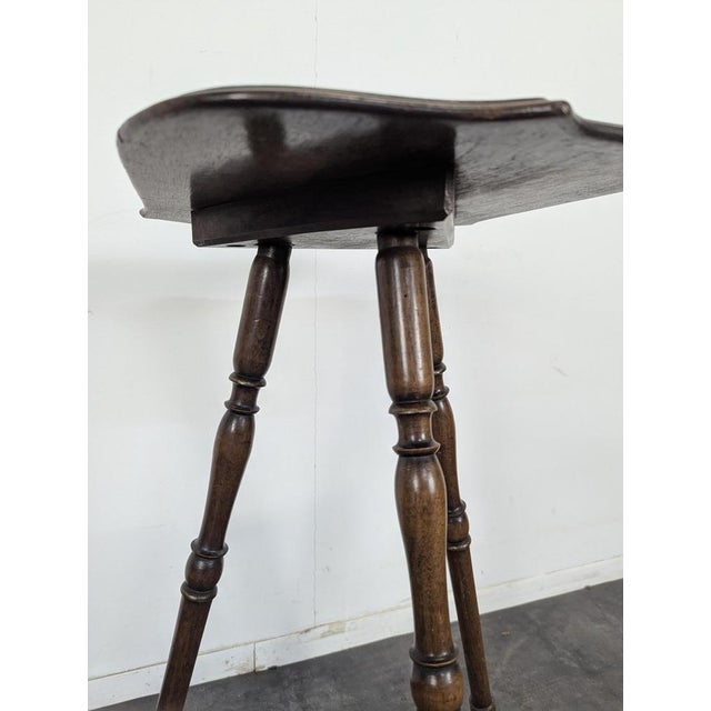 Pedestal Table with Coat of Arms For Sale - Image 4 of 6