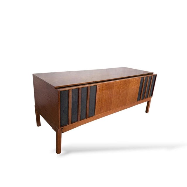 1960s Vintage Ferguson Radiogram in Walnut, 1960s For Sale - Image 5 of 9