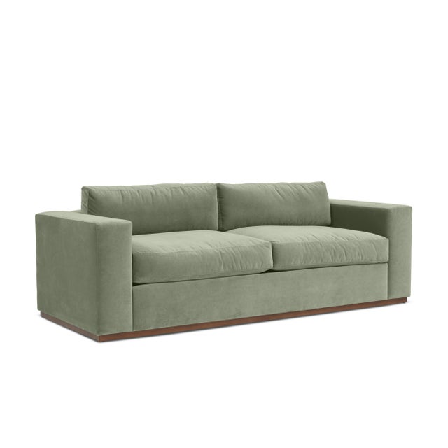 FIRST-CLASS COMFORT: Designed with comfort in mind, the Lincoln offers optimal relaxation and superior craftsmanship....