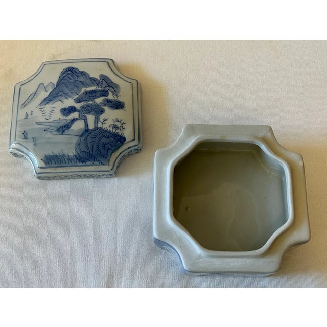 Vintage Chinoiserie Blue and White Lidded Ceramic Box For Sale - Image 4 of 12