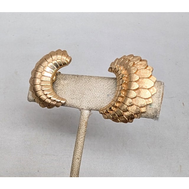 Mid to late 1950s goldtone half moon textured clip earrings. Marked crown "TRIFARI©" on the clips. Measure: 1 1/8 inches...