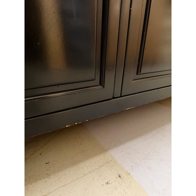 1970s Vintage Century Furniture Hollywood Regency Chinoiserie Credenza in Black Lacquer With Brass Hardware For Sale - Image 5 of 8