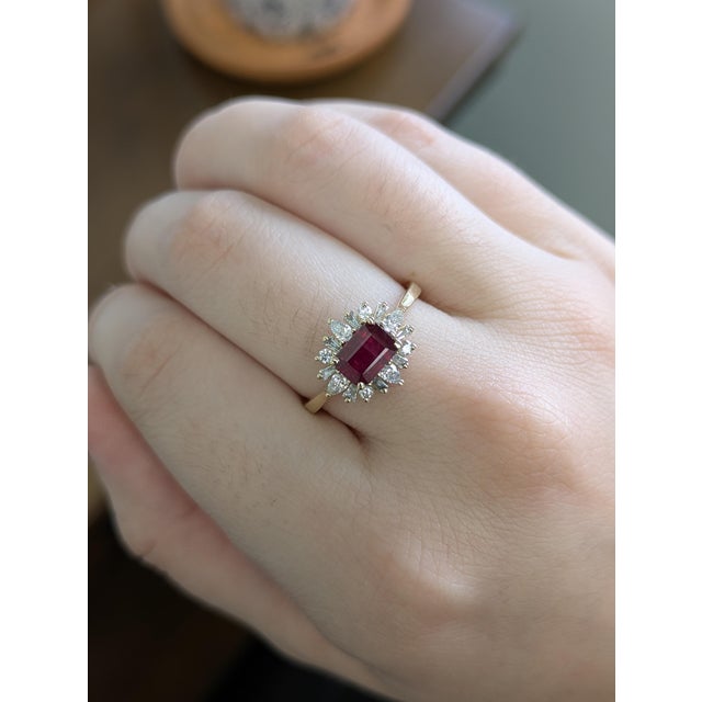 Featuring a vibrant 0.92 carat Mozambique ruby set horizontally, this sunburst ring blends modern design with vintage...