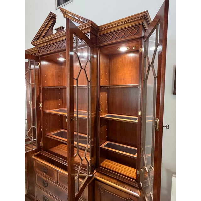 Wood 1970s Georgian-Style Breakfront China Cabinet For Sale - Image 7 of 7