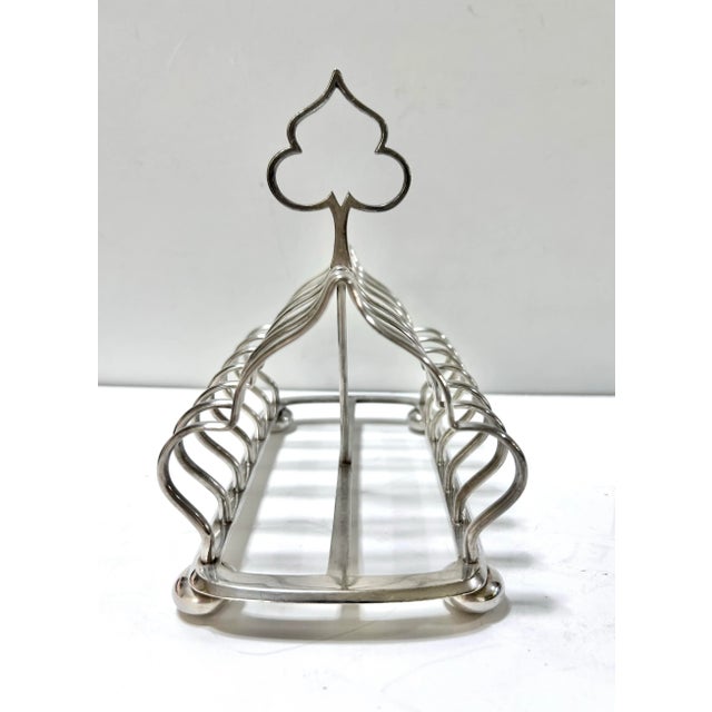A beautifully crafted antique English toast rack produced by the renowned Birmingham silversmith Elkington & Co. Founded...