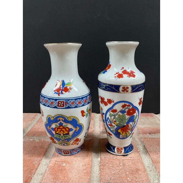 Late 20th Century Vintage Japanese Imari Style Porcelain Bud Vases - Set of 2 For Sale - Image 5 of 8