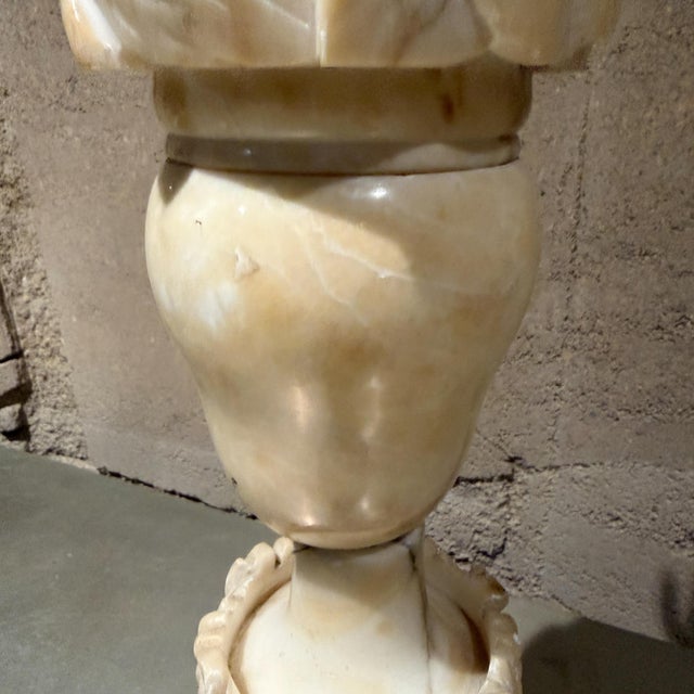 Hollywood Regency Hand-Carved Italian Alabaster or Marble Table Lamp For Sale - Image 4 of 12