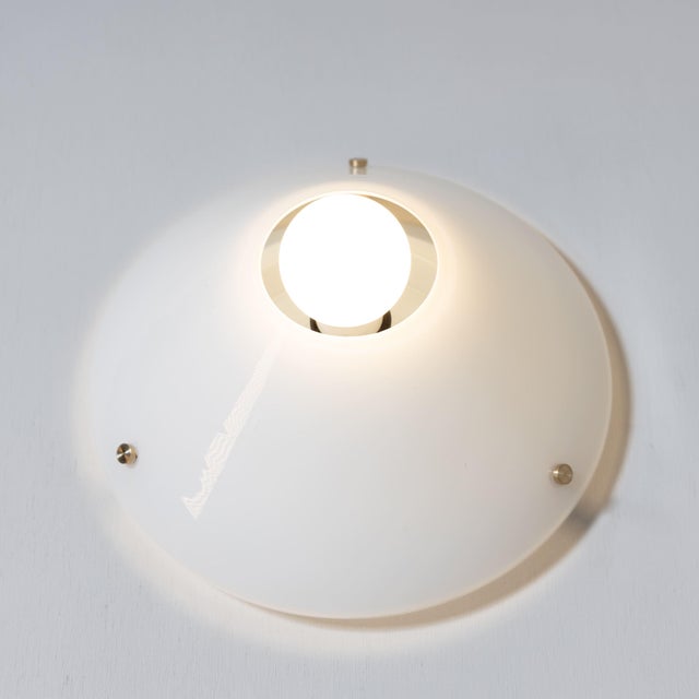 Linz Wall Lamp by Vico Magistretti for Oluce, 1977, in Good conditions. Designed 1970 to 1979 This piece has an...