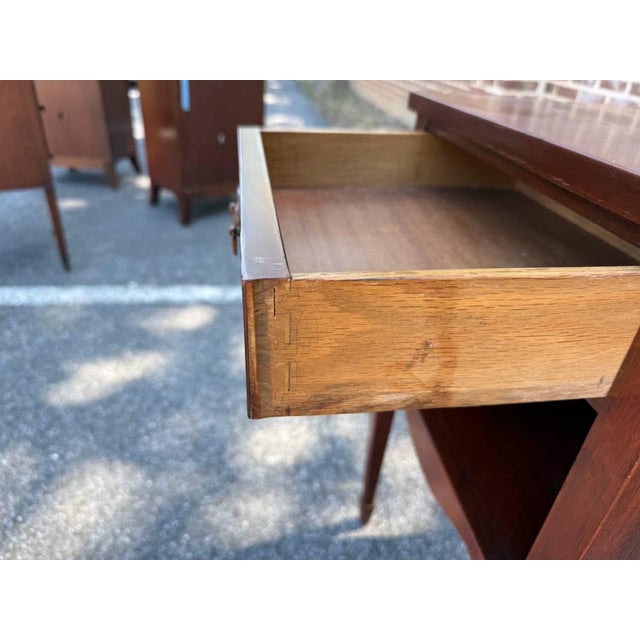 Early 20th Century Federal Style Mahogany Inlaid End Side Table. For Sale - Image 10 of 13