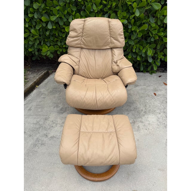 Vintage Ekornes Stressless Reno Leather Recliner Lounge Chair and Ottoman, Made in Norway For Sale In Naples, FL - Image 6 of 12