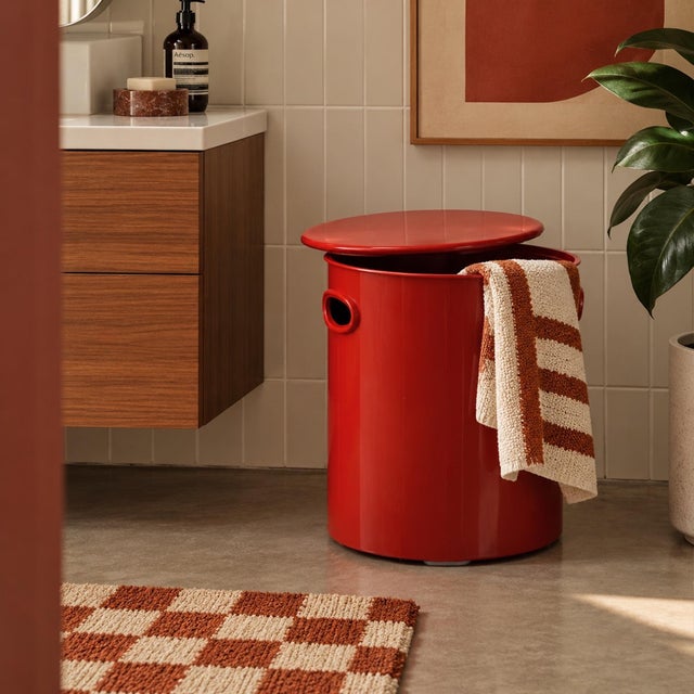 Red Plastic Laundry Basket and Stool from Gedy, Italy, 1970s For Sale - Image 4 of 14
