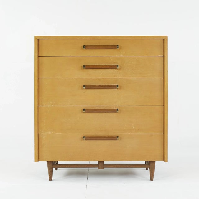 Merton Gershun for American of Martinsville Mid Century Urban Suburban 5-Drawer Highboy Dresser This dresser measures: 38...