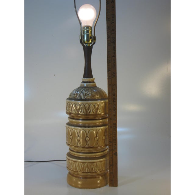 1960s Mid Century Modern Hollywood Regency Ceramic Table Lamp For Sale - Image 11 of 13