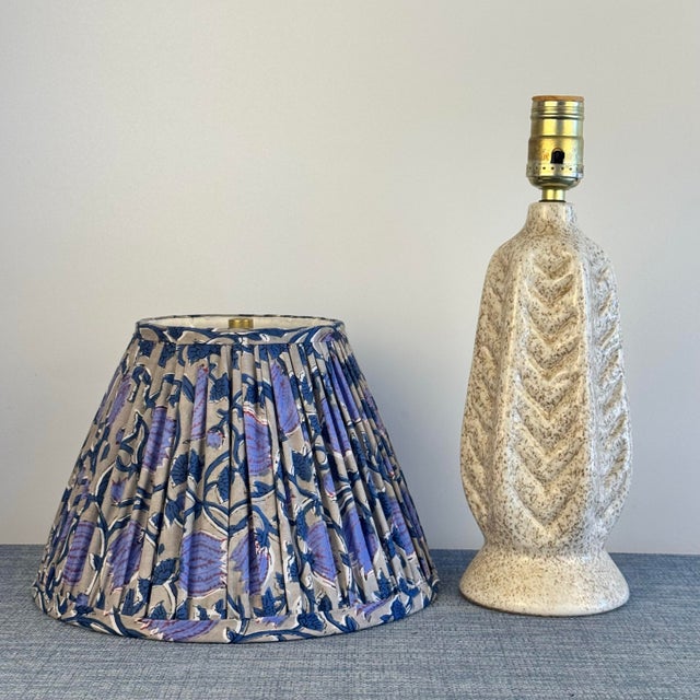 Mid-Century Modern 1950s Mid Century Modern Ceramic Lamp With Custom Gather Pleated Shade For Sale - Image 3 of 4
