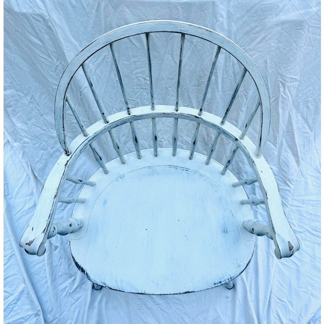 Infuse your home with warmth and nostalgic charm with this mid-20th-century Windsor armchair by the legendary makers...