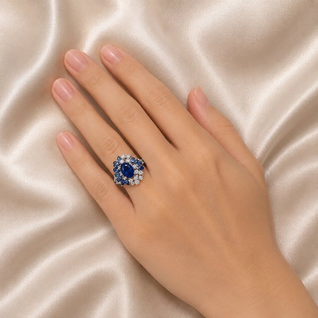 Art Deco Late 20th Century 18K White Gold Sapphire Diamond Ring Band, Size 7.5 For Sale - Image 3 of 3