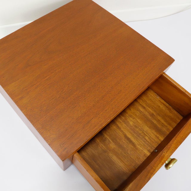 1960s Pair of Mid Century Floating Nightstands with Pepe Mendoza Pulls, Attributed For Sale - Image 15 of 17