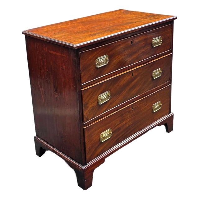 Antique 19th Century English Mahogany Chest of Drawers For Sale