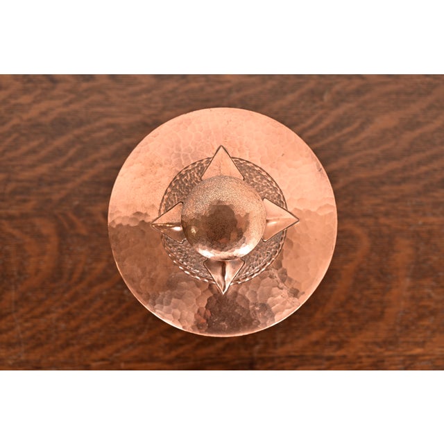 1920s Roycroft Arts & Crafts Trefoil Hammered Copper Humidor, Circa 1920s For Sale - Image 5 of 14