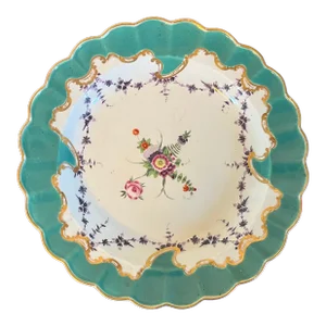 Antique 18th Century George III Worcester Porcelain Green Fluted Soup Bowl or Plate Painted in the Marchioness of Huntly Type Pattern Circa 1770
