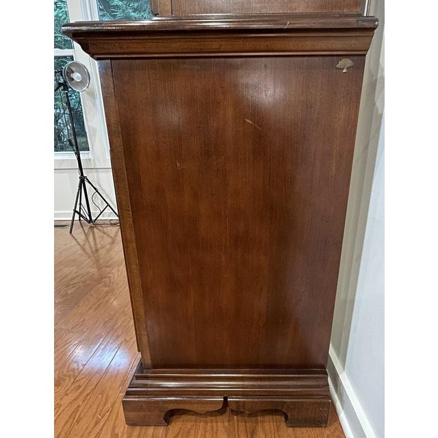 Brown 1980s American Drew Cherry China Cabinet Cherry Grove Lighted For Sale - Image 8 of 14