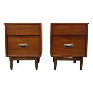 Vintage "Mainline" Walnut Nightstands by Hooker, A Pair For Sale