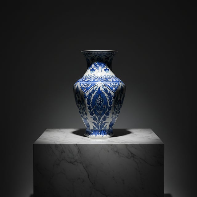 Architecture in Ceramics This Handmade Ceramic Faceted Vase stands out with its geometric boldness. Standing at 30 cm, it...