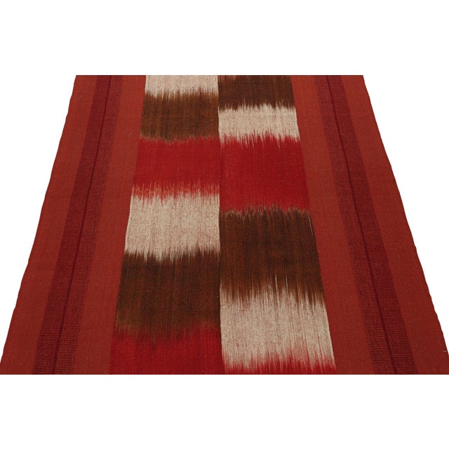 This contemporary 6x8 kilim rug is from an exciting new collection in Rug & Kilim's modern flat weaves. On the Design:...
