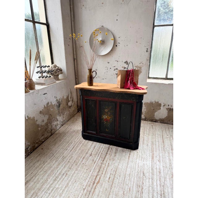 1920s Flower-Decorated Trading Post, 1920s For Sale - Image 5 of 18