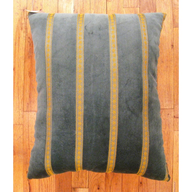 1950 Decorative Vintage Green Velvet Pillow with Art Deco Design For Sale - Image 4 of 4