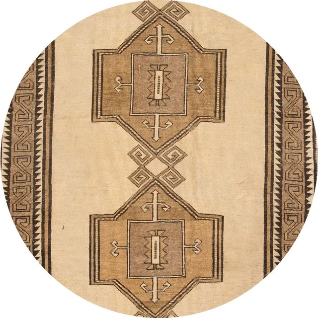 Mid-20th Century Vintage Persian Shiraz Rug - 3'9" X 7'11" For Sale - Image 9 of 10