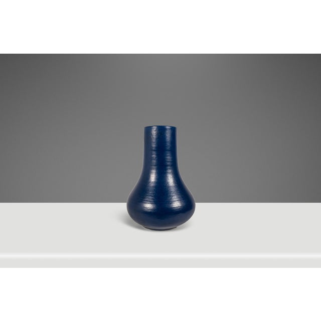 Blue Mid-Century Modern Contemporary Oversized Powder-Blue-Glazed Studio Craft Ceramic Vase, Usa, C. 1980s For Sale - Image 8 of 18