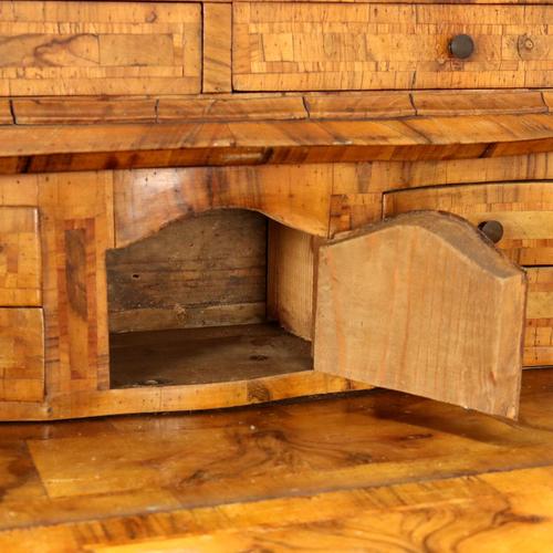 Brown Baroque-Style Secretaire in Veneered Walnut For Sale - Image 8 of 15