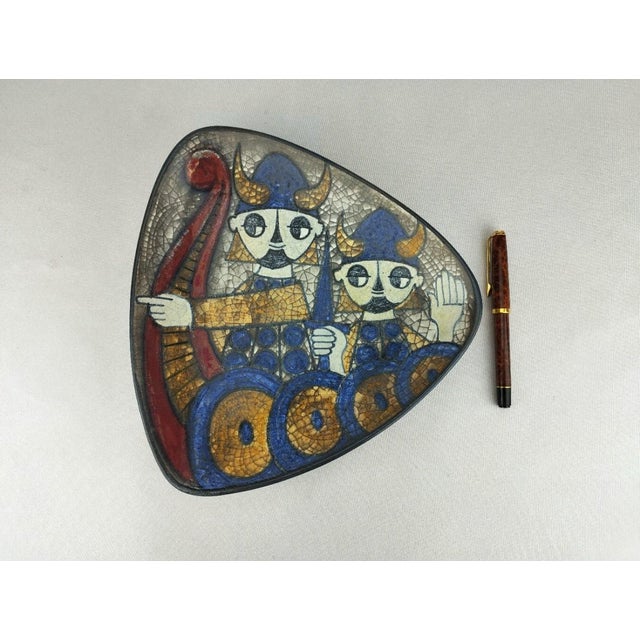 Mid-Century Modern Ceramic Bowl with Hand-Painted Viking Motif by Marianne Starck for Michael Andersen & Søn For Sale - Image 5 of 8