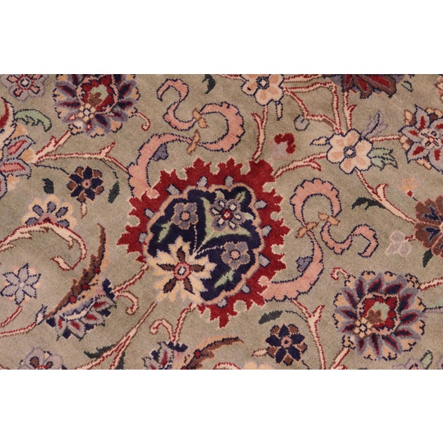 Elegant 1990's Green/Beige Wool Rug - 8'1'' X 10'4'' For Sale In New York - Image 6 of 9