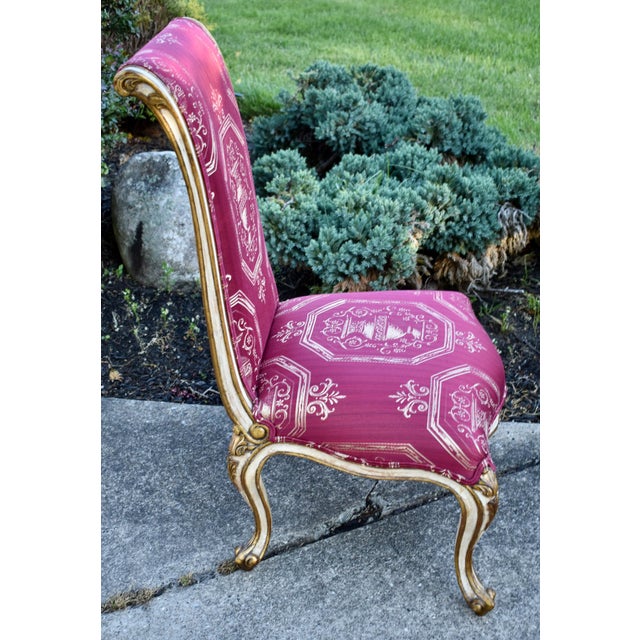 French Rococo Boudoir Side Chair Red Gold Giltwood Cabriole Leg Medallion Urn For Sale - Image 14 of 16