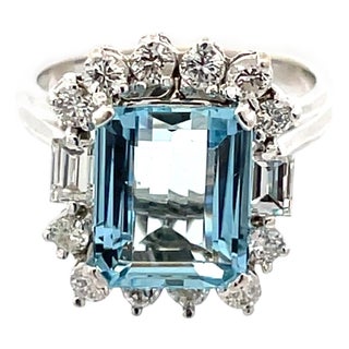 14k Gold 4 Carat Emerald Cut Aquamarine & Natural Diamond Ring, Size 7 For Sale