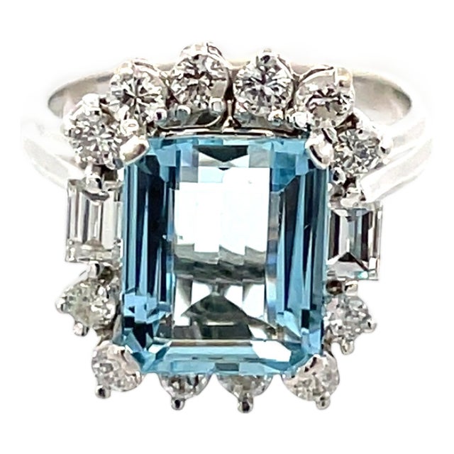 14k Gold 4 Carat Emerald Cut Aquamarine & Natural Diamond Ring, Size 7 For Sale