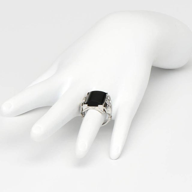 1950s 9KW Vintage British Onyx Floral Ring For Sale - Image 5 of 5