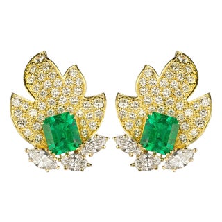 Late 20th Century Pair of 18k Emerald Earrings by Keith Davis For Sale